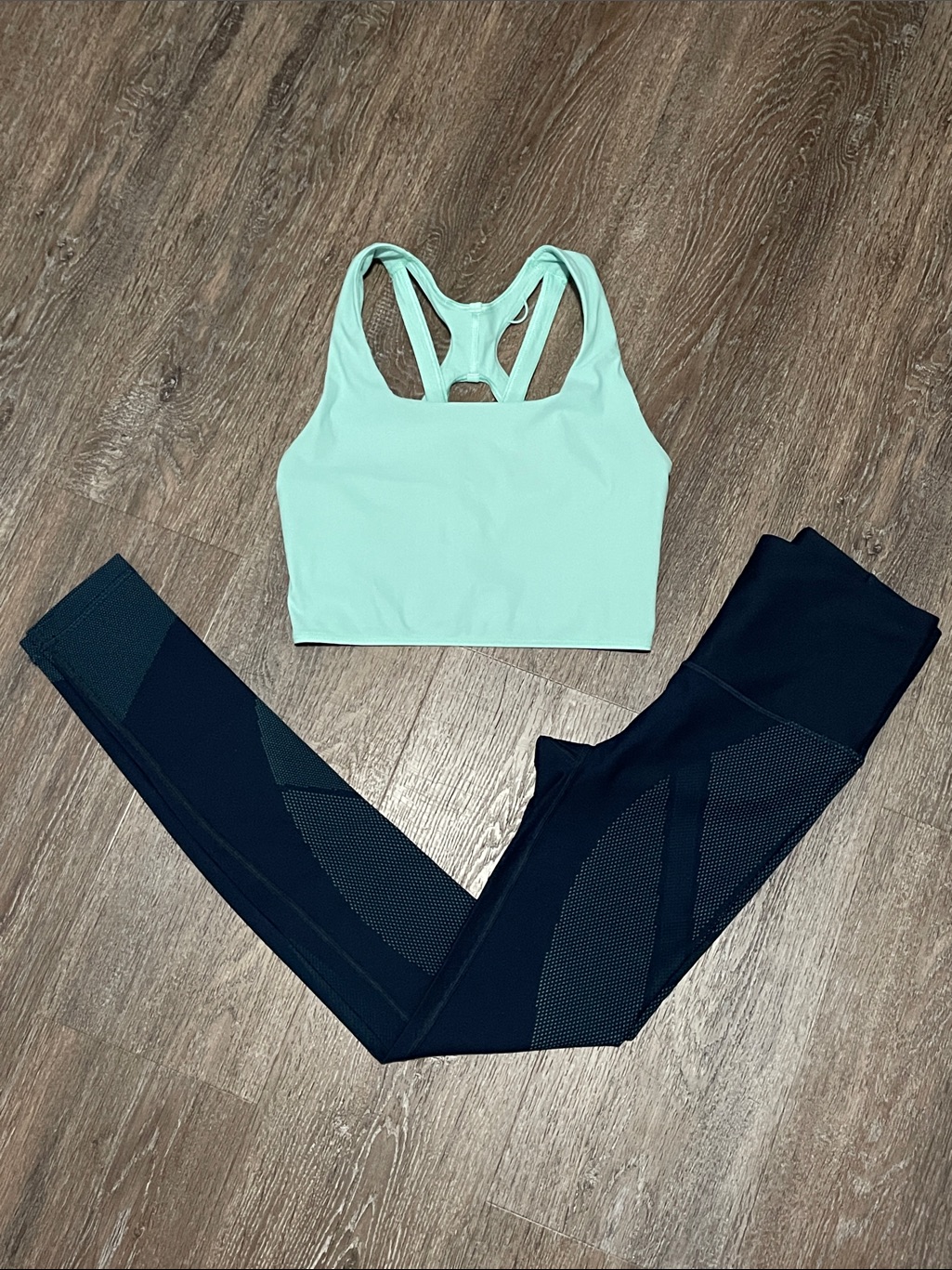Like New Lululemon Matching Navy/Teal Set. Size 4